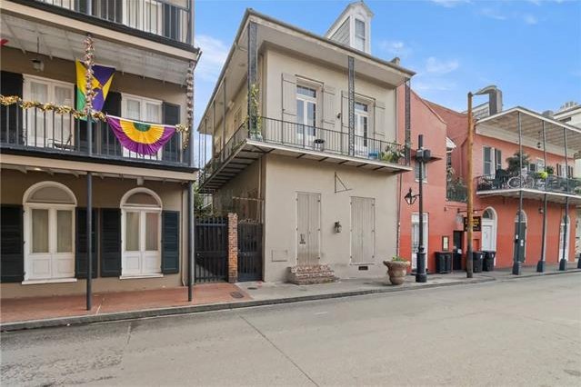 410 Dauphine St #6