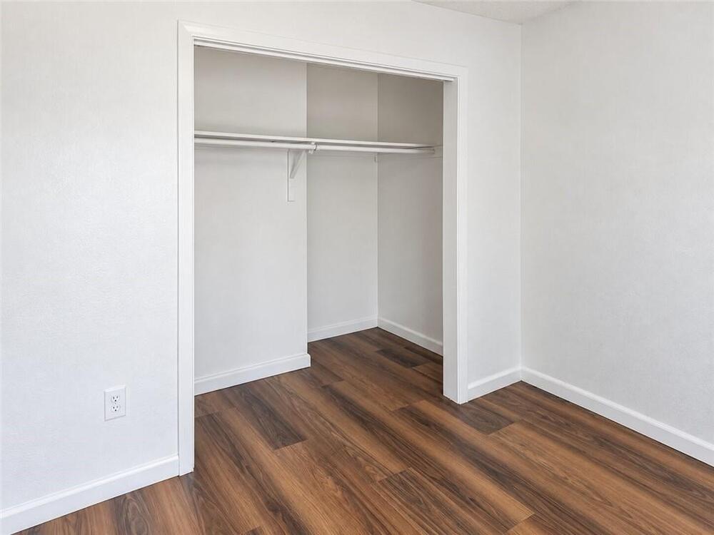 209 Helen St photo 10